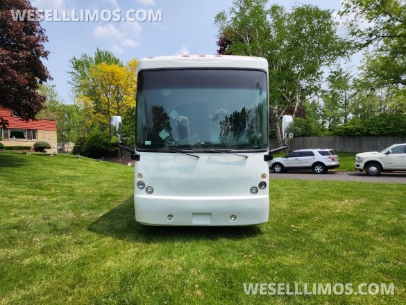2014 CT Coach Builders Freightliner CT COACH LLL41 Limo Bus