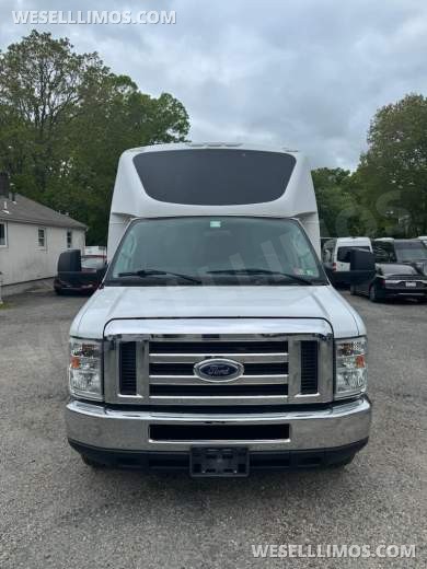 2017 Berkshire Ford E450 Executive Shuttle