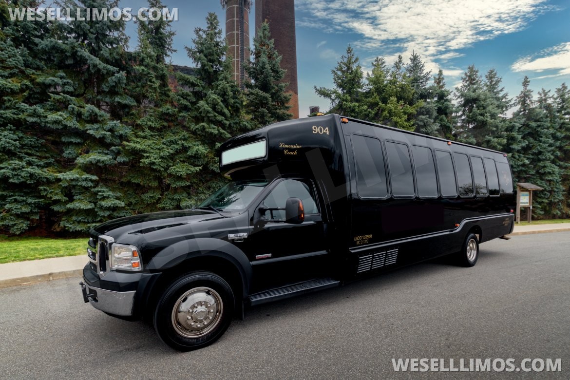 Limo Bus for sale: 2007 Ford F550 by Krystal