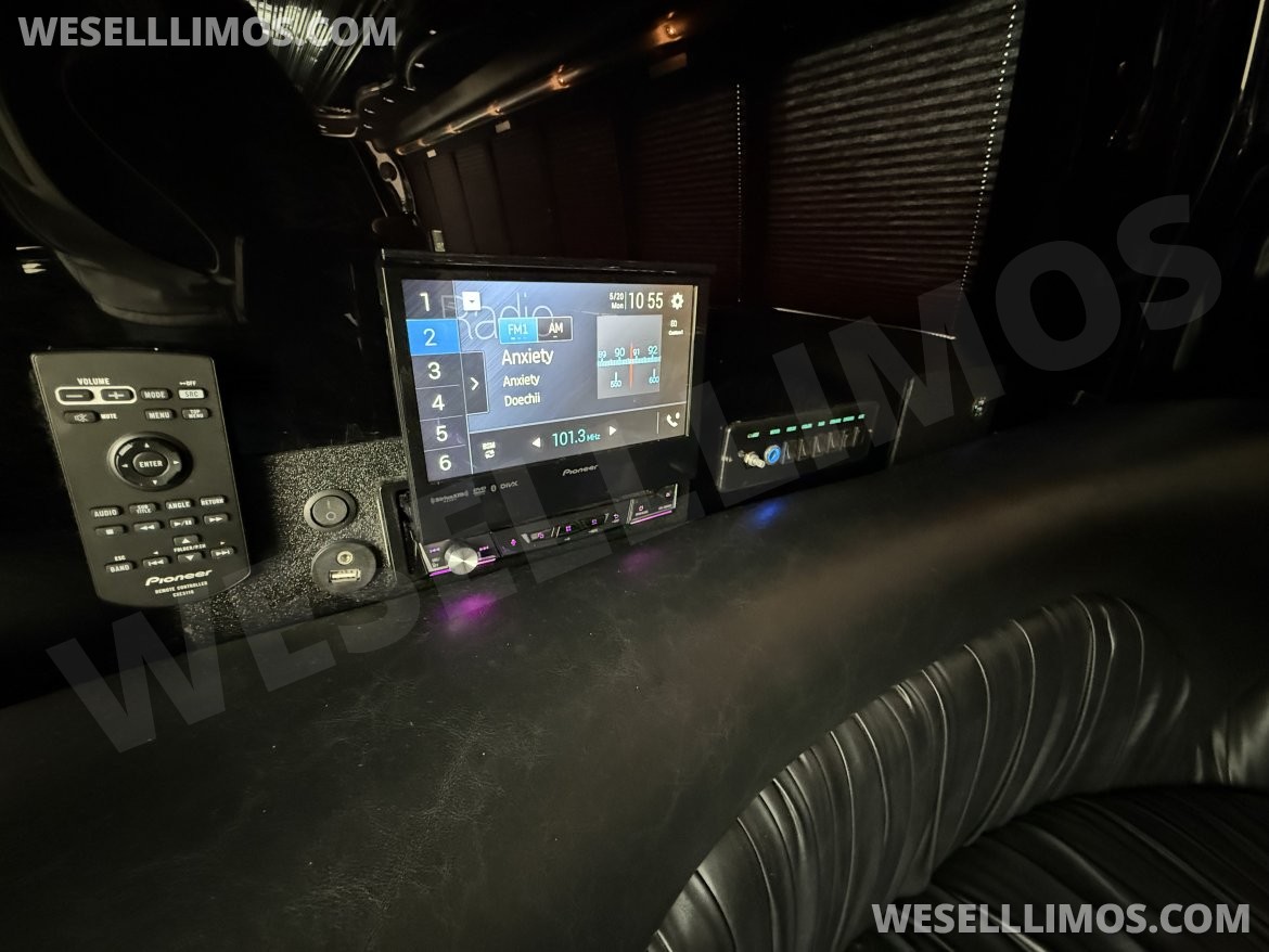 Limo Bus for Sale in Meriden, CT - Photo 18