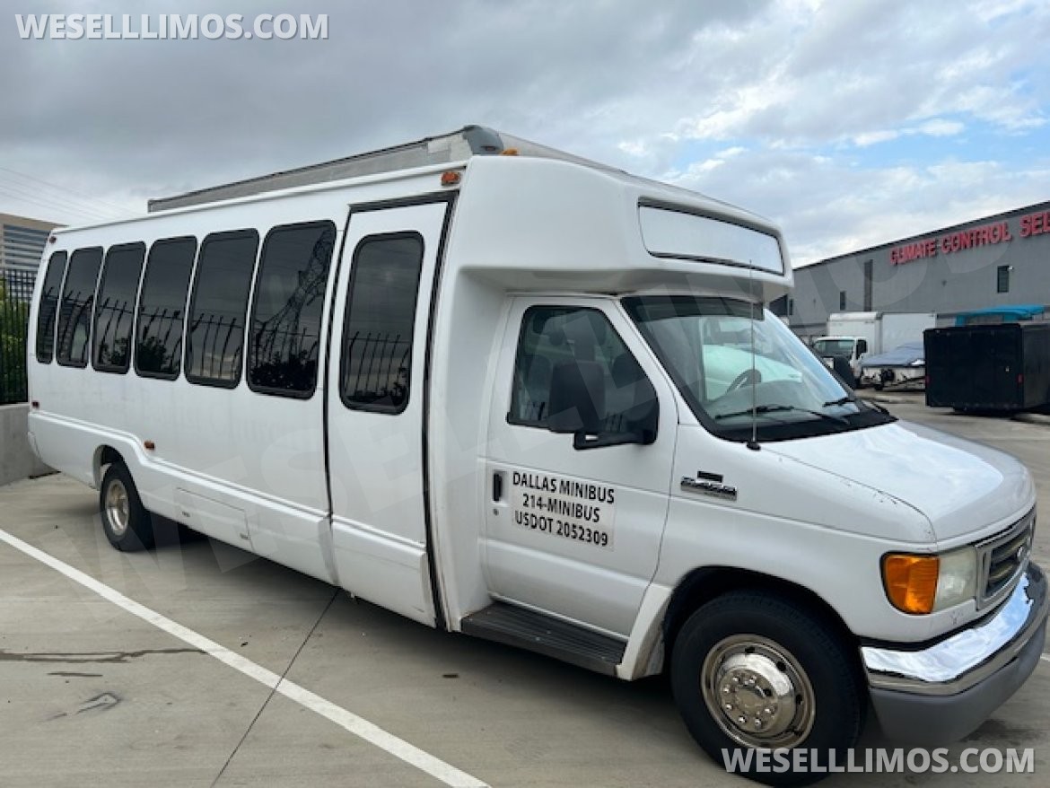 Limo Bus for sale: 2006 Ford E450 420"