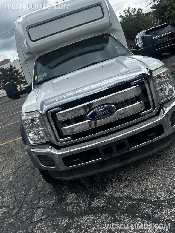 2015 Ford F550 Limo 28-Passenger Bus Used with Low miles