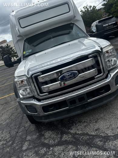 2015 Ford F550 Limo 28-Passenger Bus Used with Low miles