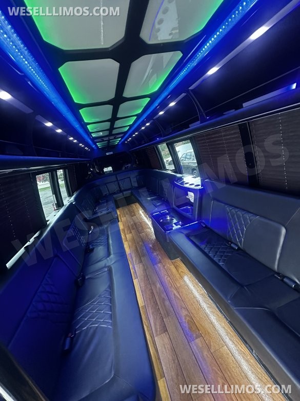 2015 Ford F550 Limo 28-Passenger Bus Used with Low miles