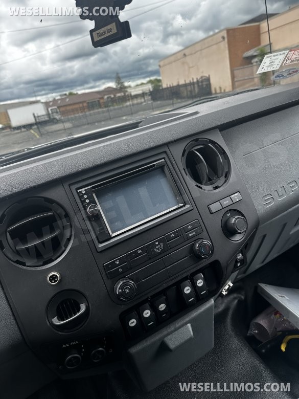 2015 Ford F550 Limo 28-Passenger Bus Used with Low miles
