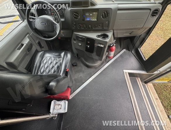 2014 Ford E450 Shuttle Bus