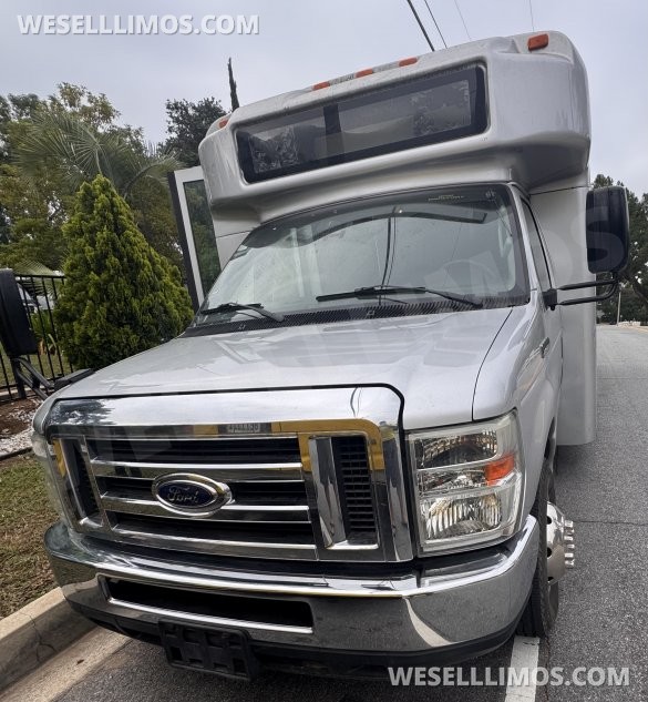 2014 Ford E450 Shuttle Bus