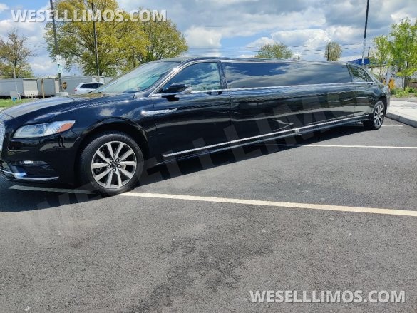 2017 Pinnacle Coachworks Lincoln Continental Limousine