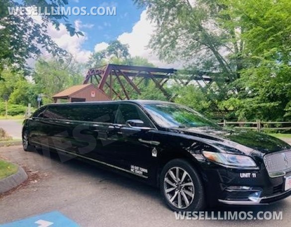 2017 Pinnacle Coachworks Lincoln Continental Limousine
