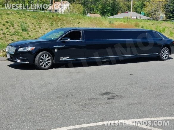 2017 Pinnacle Coachworks Lincoln Continental Limousine