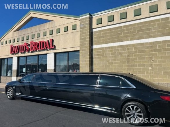 2017 Pinnacle Coachworks Lincoln Continental Limousine