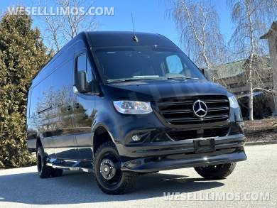 2022 4x4 V6 Road Liner Limousine 15 Passenger Auto Elite Mercedes-Benz Sprinter