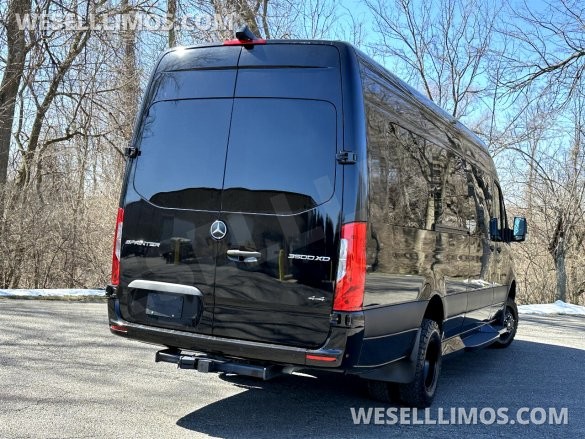 2022 4x4 V6 Road Liner Limousine 15 Passenger Auto Elite Mercedes-Benz Sprinter