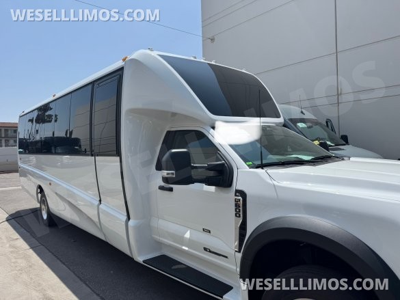 2022 Ford F600 Executive Shuttle for Sale in Laguna Niguel, CA - Photo 3