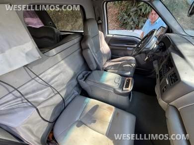 2002 Ford Excursion SUV Stretch for Sale in santa clarita, California, US - Photo 4