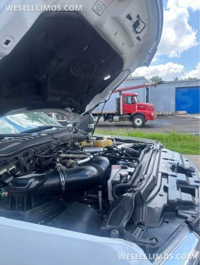 2017 Custom Mobile Conversions Ford F550 Limo Bus