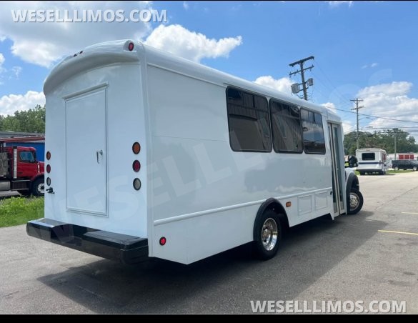 2017 Custom Mobile Conversions Ford F550 Limo Bus