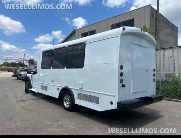 2017 Custom Mobile Conversions Ford F550 Limo Bus