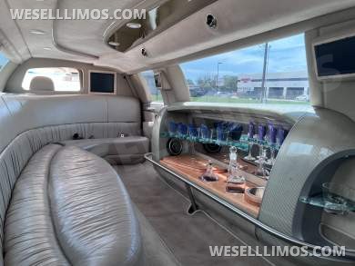 2004 Lincoln Town Car Limousine for Sale in Houston, TX - Photo 2