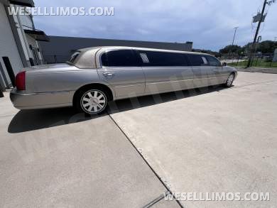2004 Lincoln Town Car Limousine for Sale in Houston, Texas, US - Photo 4