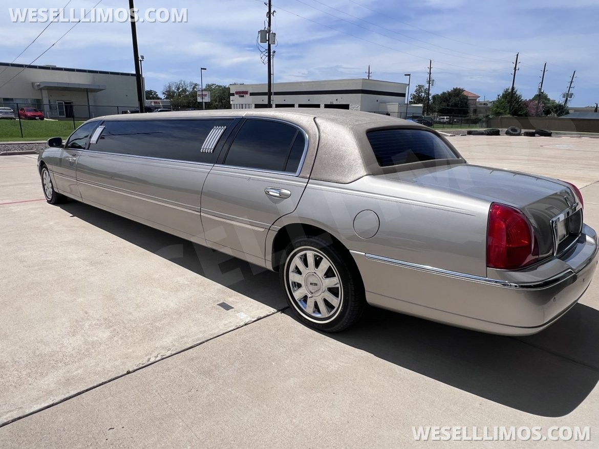 Limousine for sale: 2004 Lincoln Town Car 120" by Krystal