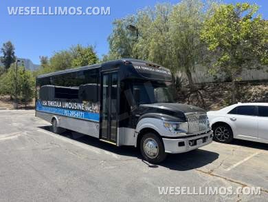 2014 Specialty Vehicles Group International navistar diesel Limo Bus