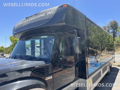 2014 Specialty Vehicles Group International navistar diesel Limo Bus