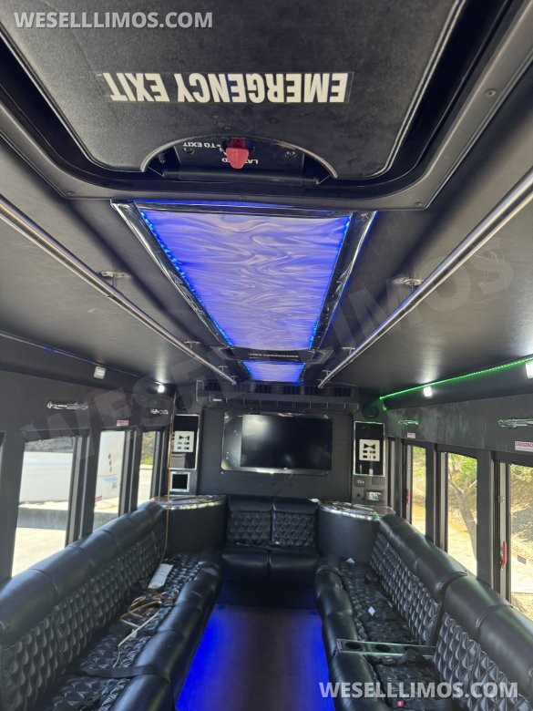 2014 Specialty Vehicles Group International navistar diesel Limo Bus