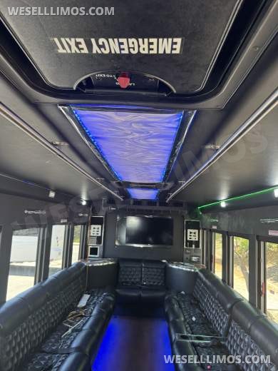 2014 Specialty Vehicles Group International navistar diesel Limo Bus