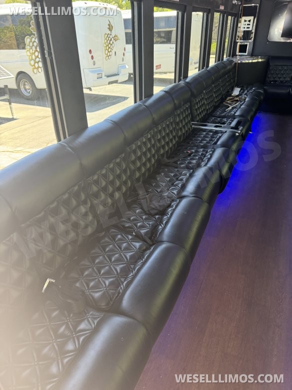 2014 Specialty Vehicles Group International navistar diesel Limo Bus