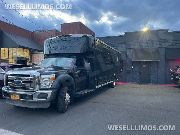 2014 LGE Coach Builder Ford F550 Limo Bus