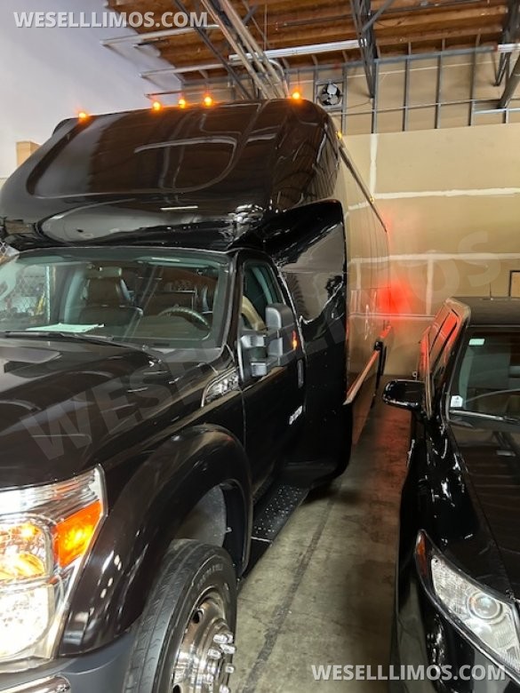 2012 Newport Carter Reed Grech Engineer Ford F550 Executive Shuttle