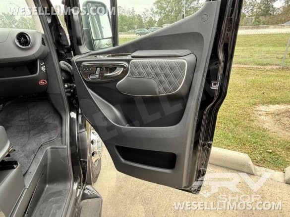 2025 OGV Luxury Coach Mercedes-Benz V-Cruise 10OB Sprinter