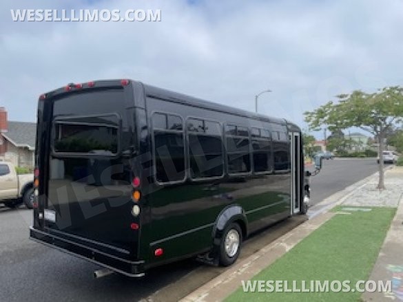 2016 Elite One Customs Ford E450 Limo Bus