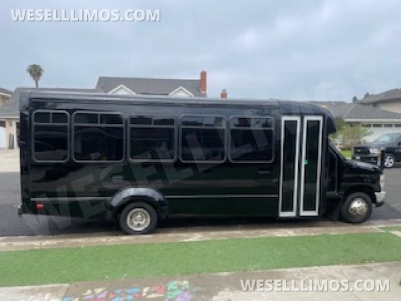 2016 Elite One Customs Ford E450 Limo Bus