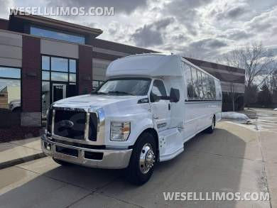 2016 Turtle Top Ford F-650 Limo Bus