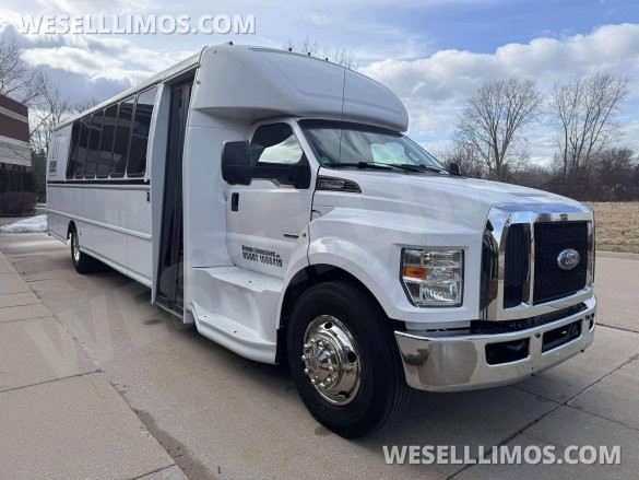 2016 Turtle Top Ford F-650 Limo Bus
