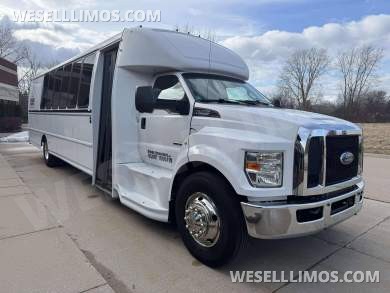2016 Turtle Top Ford F-650 Limo Bus