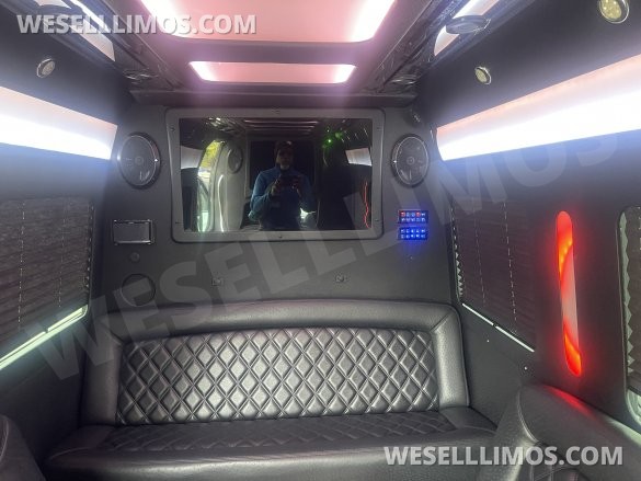 2014 Mercedes-Benz MB 3500 LM Limo Bus