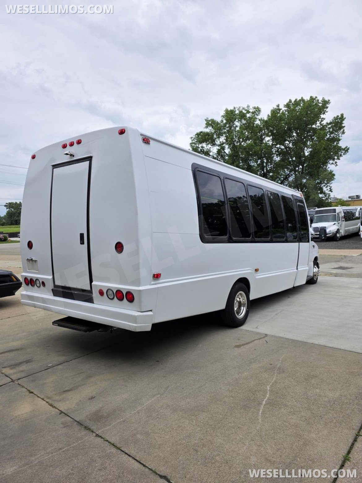 Limo Bus for Sale in Erie, PA - Photo 27