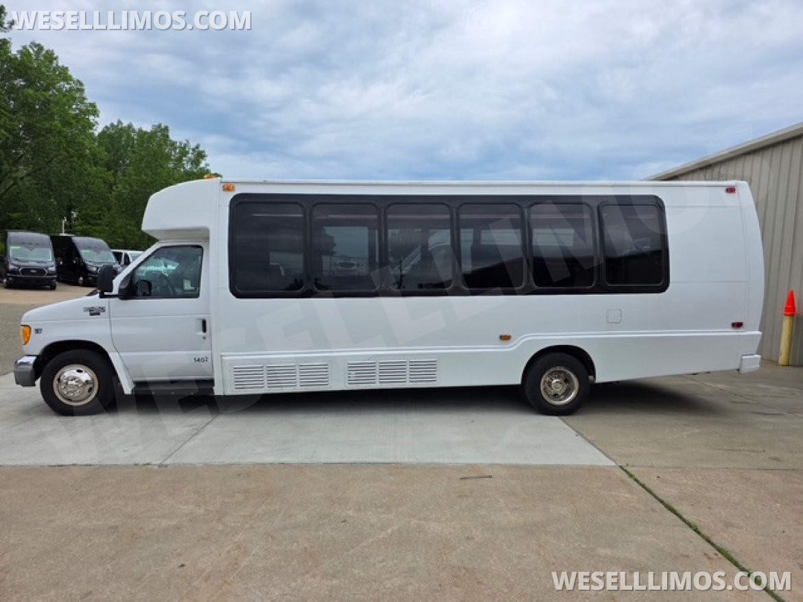Limo Bus for Sale in Erie, PA - Photo 35