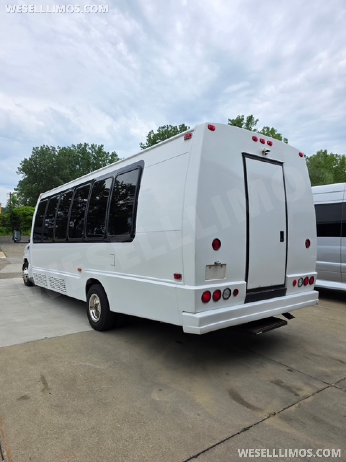 Limo Bus for Sale in Erie, PA - Photo 36