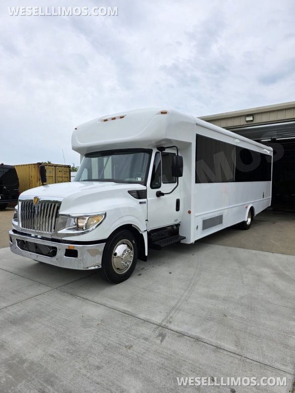 2013 IC BUS Limo Bus with Like New Interior