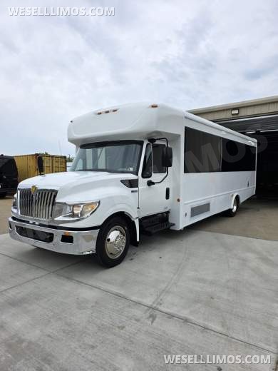 2013 IC BUS Limo Bus with Like New Interior