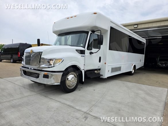 2013 IC BUS Limo Bus with Like New Interior