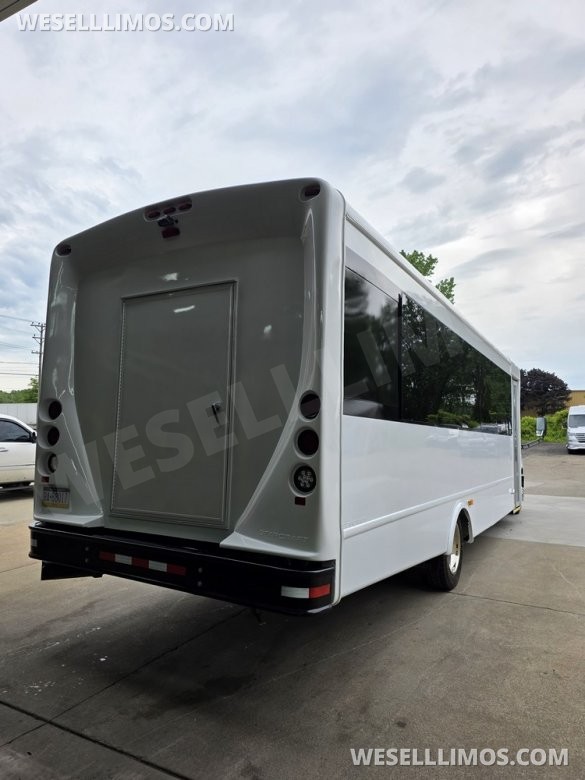 2013 IC BUS Limo Bus with Like New Interior