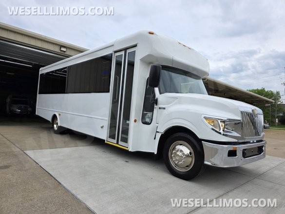 2013 IC BUS Limo Bus with Like New Interior