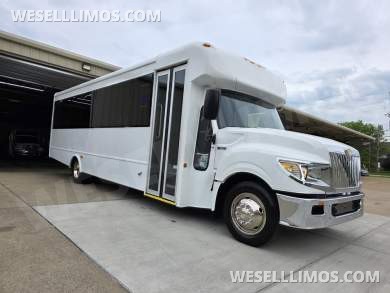 2013 IC BUS Limo Bus with Like New Interior