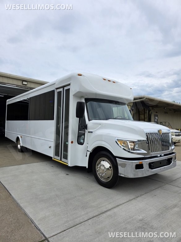 2013 IC BUS Limo Bus with Like New Interior