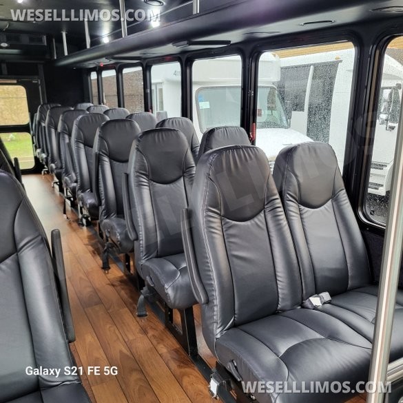2015 Ford F550 Executive Shuttle for Sale in Addison, IL - Main Photo